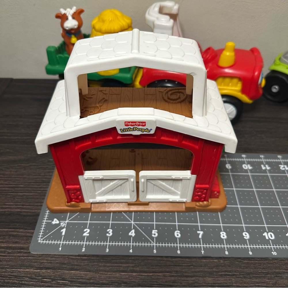 Fisher Price Little People 2002 Barn 2007 Tow n' Pull Tractor - Picture 13 of 13